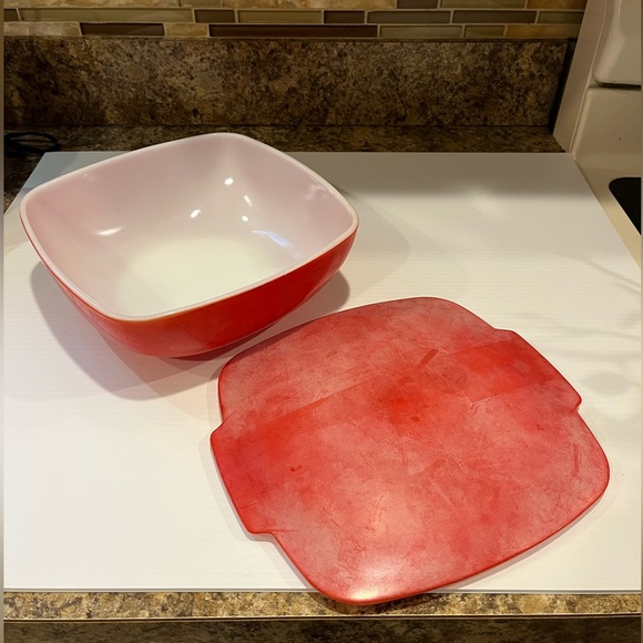 Vintage PYREX Red Square Hostess Casserole Dish with Lid 2 1/2 Quart - Picture 3 of 11